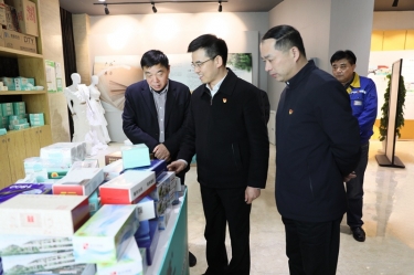 辅导调研 | 平湖市委副书记、代市长周军波一行光临人生就是博手机版纸业调研互换