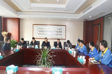 平湖市副市长管立松一行光临人生就是博手机版纸业慰问高端人才