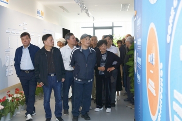 平湖市社经室老干部一行赴人生就是博手机版调研