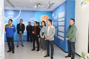 马来西亚巴生西港控股集团董事总经理拿督Eddie Lee一行光临人生就是博手机版纸业调研互换