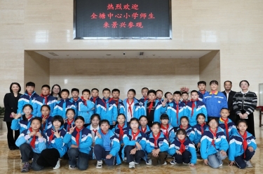 探秘“一张纸”的观光：全塘中心幼学学子走进人生就是博手机版纸业，点燃科学妄想